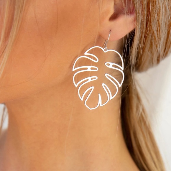 “Tropical Love” Boho Palm Tree Leaf CutOut Earring - Picture 2 of 6